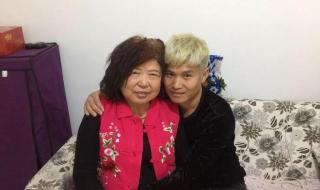 今年玲玲8岁,奶奶60岁,再过多少年,奶奶的年龄是玲玲的5倍 65岁奶奶与17岁孙子